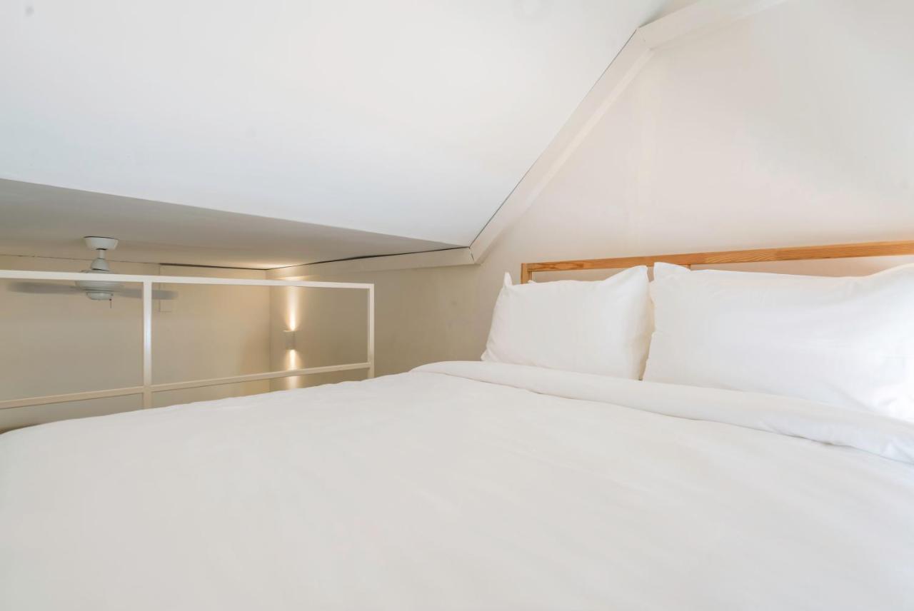 South Buona Vista Loft Studio Suites Serviced Hostel Singapore